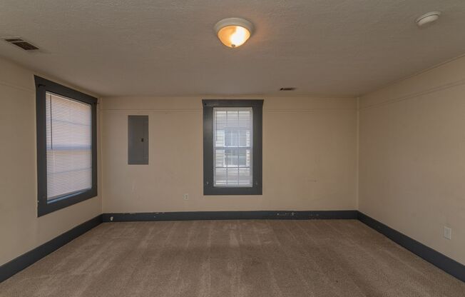 3 beds, 1 bath, $1,250