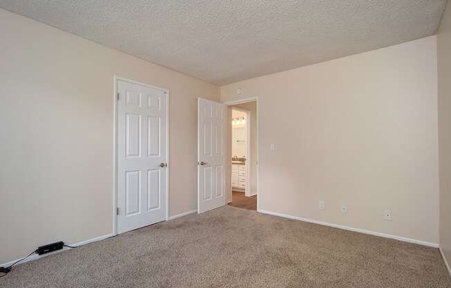 Relaxing Resident Lounge at St. Charles Oaks Apartments, California