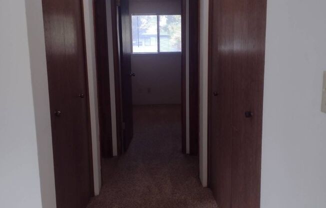 2 beds, 1 bath, 860 sqft, $1,375, Unit 4C