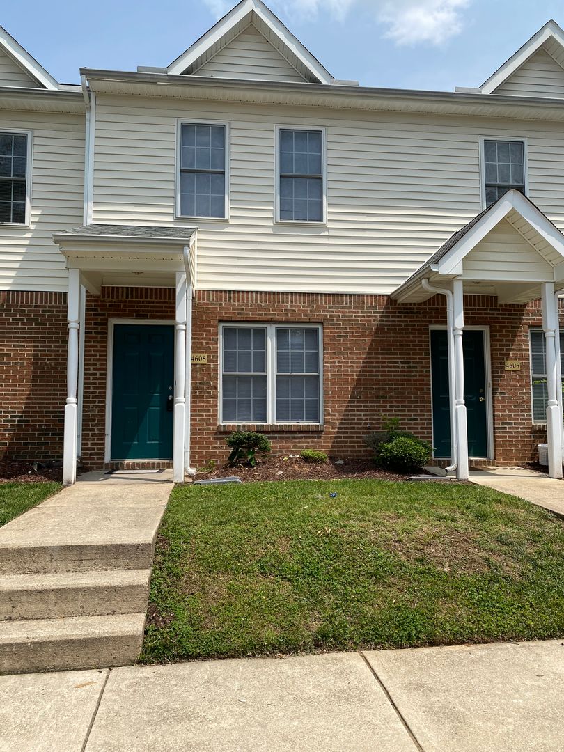 Charming 2 Bed, 2.5 Bath Townhouse in North Raleigh – Prime Location Near Capital Blvd!