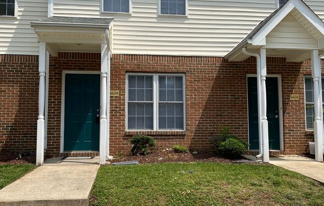 Charming 2 Bed, 2.5 Bath Townhouse in North Raleigh – Prime Location Near Capital Blvd!
