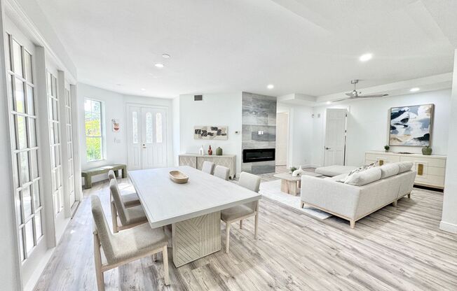 ** COLONADE ** PARK SHORE ** MOORINGS ** 3 BED 3 BATH ** ANNUAL RENTAL ** FIRST FLOOR**