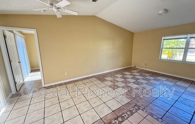 724 VERSAILLES LN