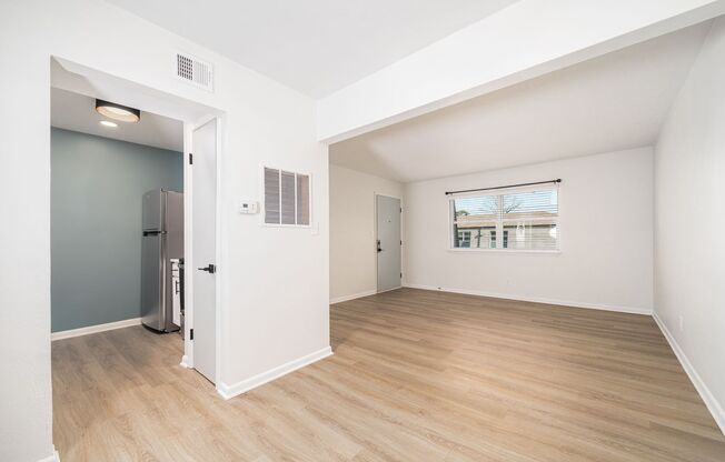 1 bed, 1 bath, 700 sqft, $1,199, Unit 711 E Leicester Ave - Unit B05