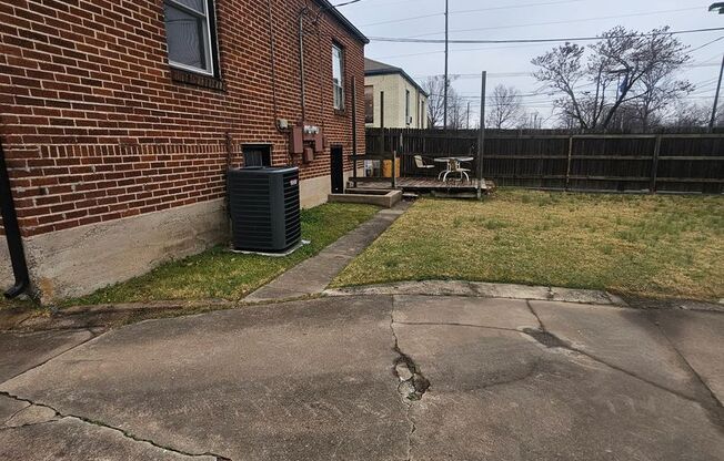 2 beds, 1 bath, 1,200 sqft, $1,250, Unit 1115 S Gary Pl
