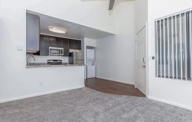 2 beds, 1 bath, 700 sqft, $1,025, Unit 297