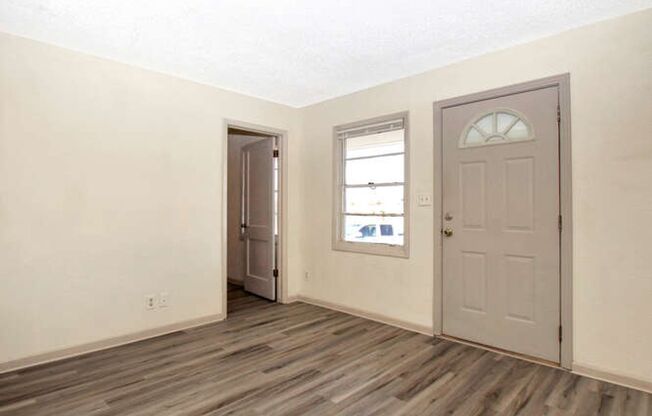 2 beds, 1 bath, 600 sqft, $815, Unit 3850 N. Oliver St.