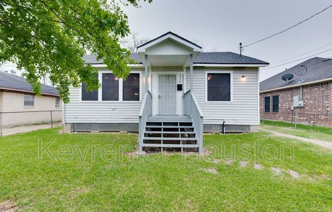 4310 E TOLIVER