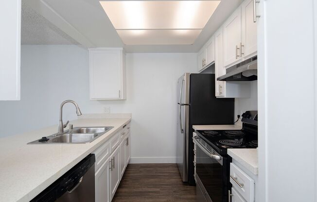 1 bed, 1 bath, 844 sqft, $2,595, Unit 329