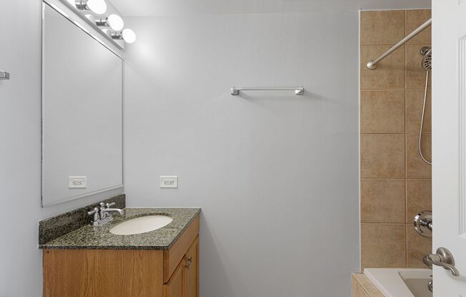 Studio, 1 bath, 353 sqft, $1,600, Unit 605