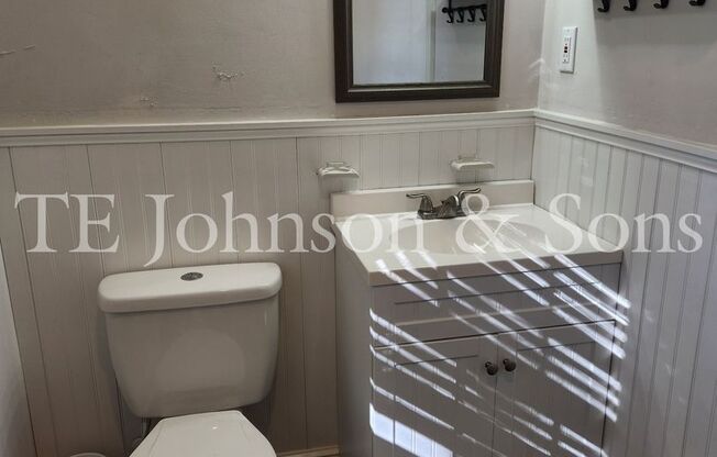 2 beds, 1 bath, $1,695, Unit 1612 B 1st St.