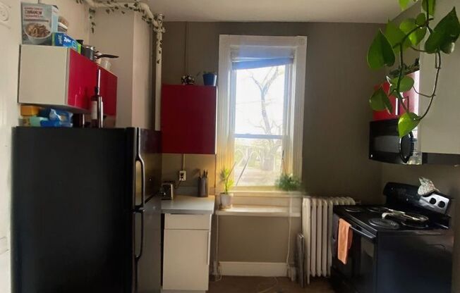 2 beds, 1 bath, $1,500, Unit 15-1