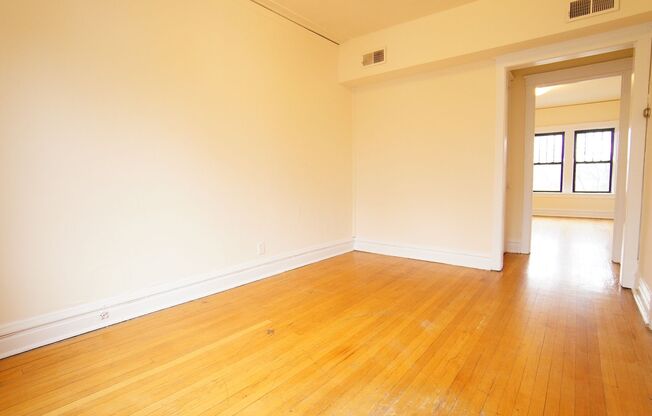 1 bed, 1 bath, 676 sqft, $1,795, Unit 2520-2N