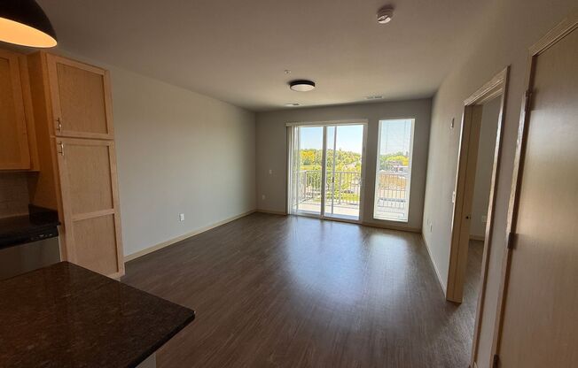 1 bed, 1 bath, 753 sqft, $1,805, Unit #303