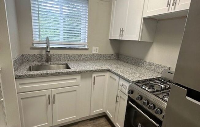 1 bed, 1 bath, $1,275, Unit R23-3
