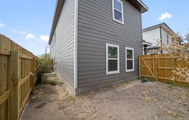 MOVE IN SPECIAL!! CALL FOR MORE DETAILS