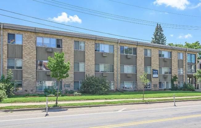 Studio, 1 bath, 290 sqft, $822, Unit 700-03