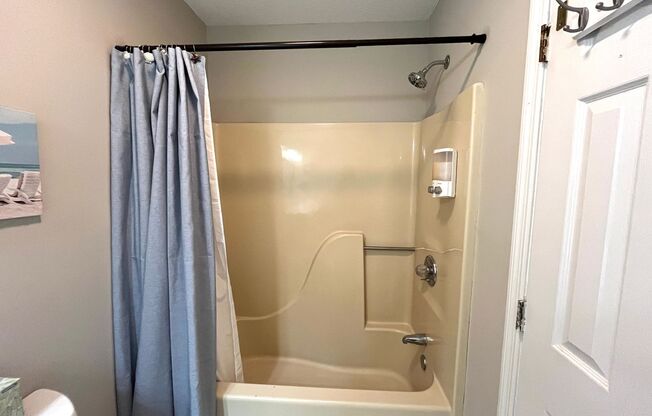 2 beds, 2 baths, $1,595