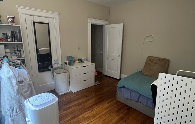 1 bed, 1 bath, $2,800, Unit 14