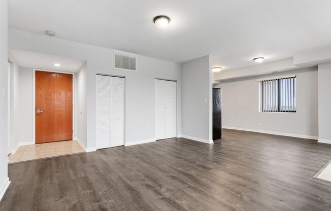 2 beds, 2 baths, 900 sqft, $2,600, Unit 511