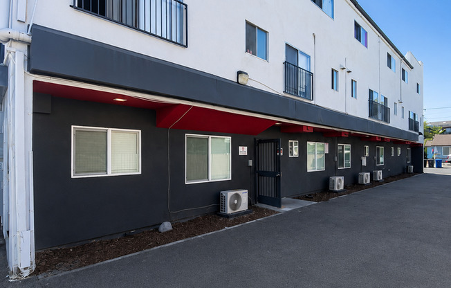 Studio, 1 bath, 450 sqft, $1,450, Unit 21