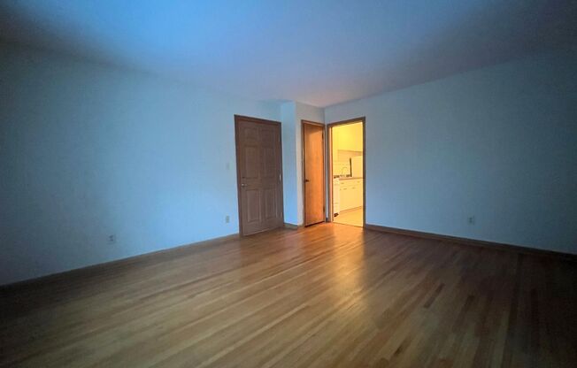 1 bed, 1 bath, 650 sqft, $955, Unit 8