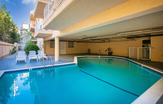 Apartment Building in Los Angeles Pool