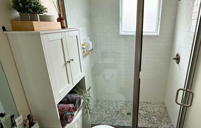 1460 W 28 ST