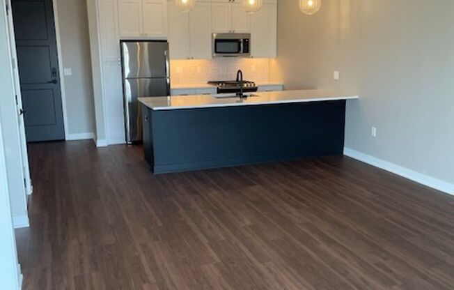 1 bed, 1 bath, 807 sqft, $2,395, Unit 418
