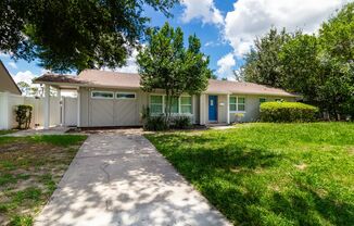 RENT NOW and receive the rest of OCTOBER FREE! Beautiful 3 Bed/2 Bath Home for rent in the Heart of Winter Park!