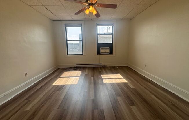 2 beds, 1 bath, 820 sqft, $1,429, Unit 7239 Penn Ave. #3B