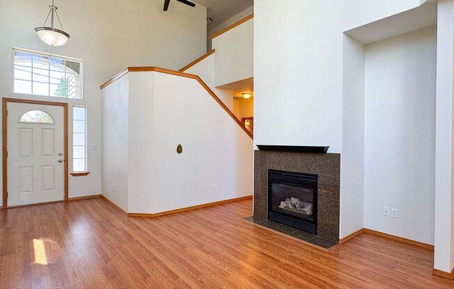 Beautiful 3 bed, 2.5 bath Edmonds Duplex Unit, $3,200/mo.
