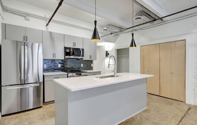 1 bed, 1 bath, 692 sqft, $1,740, Unit 108