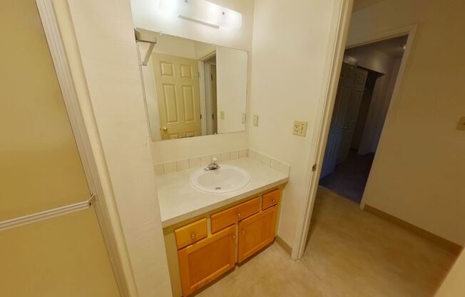 2 beds, 1 bath, $1,650, Unit 202