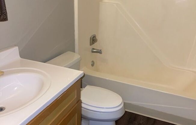 2 beds, 1 bath, 936 sqft, $895, Unit 238-Q