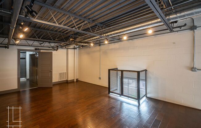 2 beds, 2 baths, $2,300, Unit 727 N. 4th St. Apt. 101