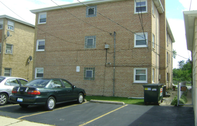 7616 W HIGGINS