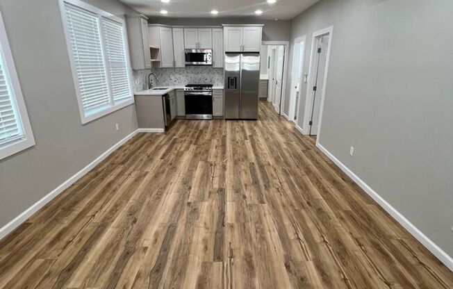 Split AC's In each room. Wet Bar. Spacious