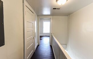 2 beds, 1 bath, $695, Unit B