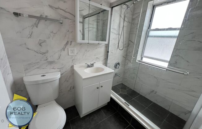 Charming Vintage Apartments in the Heart of Irving Park!