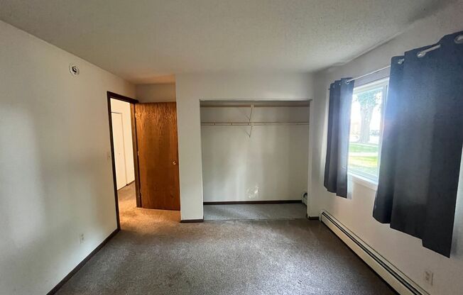 2 beds, 1 bath, 800 sqft, $899, Unit Unit 1