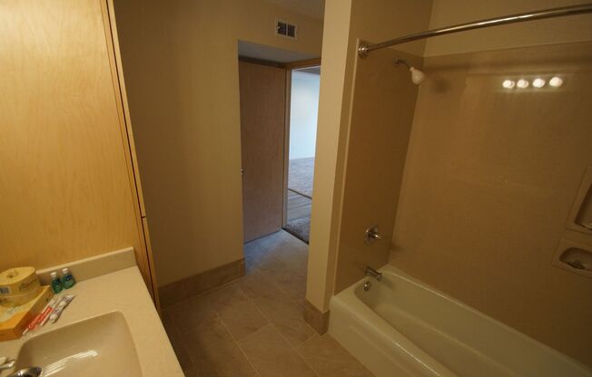 1 bed, 1 bath, 780 sqft, $1,374, Unit 213