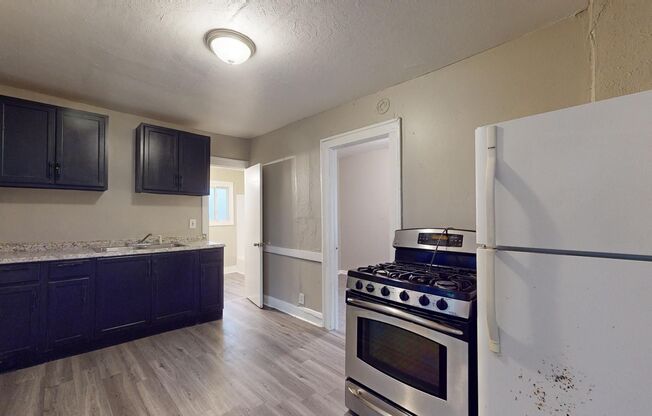 2 beds, 1 bath, 735 sqft, $950, Unit Unit 3