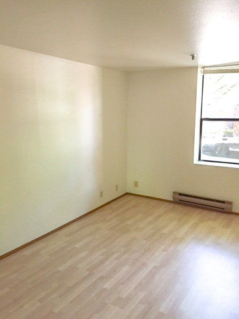 1 bed, 1 bath, 595 sqft, $1,595, Unit 106