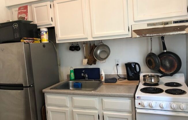 ✨Adorable studio located just off of Baltimore Avenue