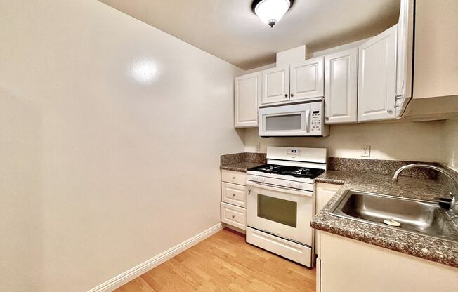 Studio, 1 bath, $1,995, Unit C