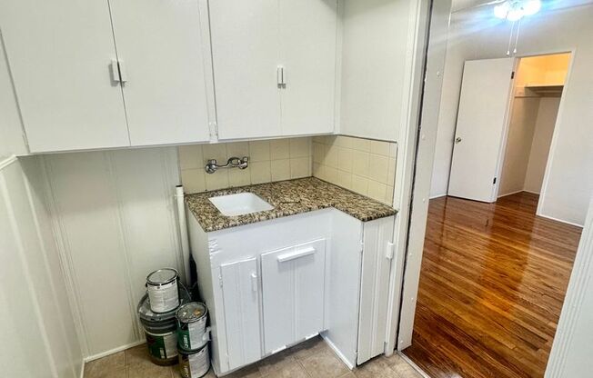 2 beds, 1 bath, 900 sqft, $2,750, Unit 4512 E 15th St