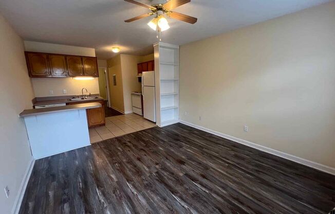 1 bed, 1 bath, $875, Unit B-13