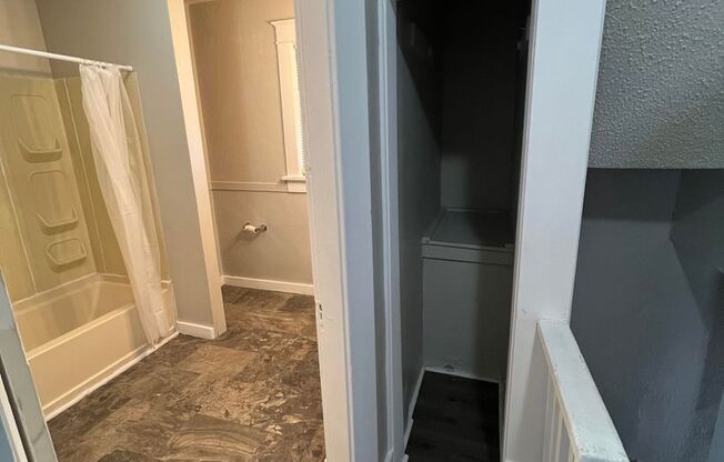 Duplex at 1527 SW Mulvane St
