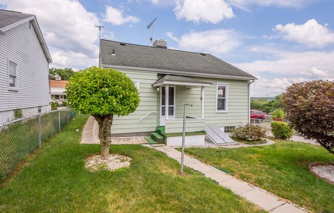 Cozy 3 bedroom home in Penn Hills available September 1st!